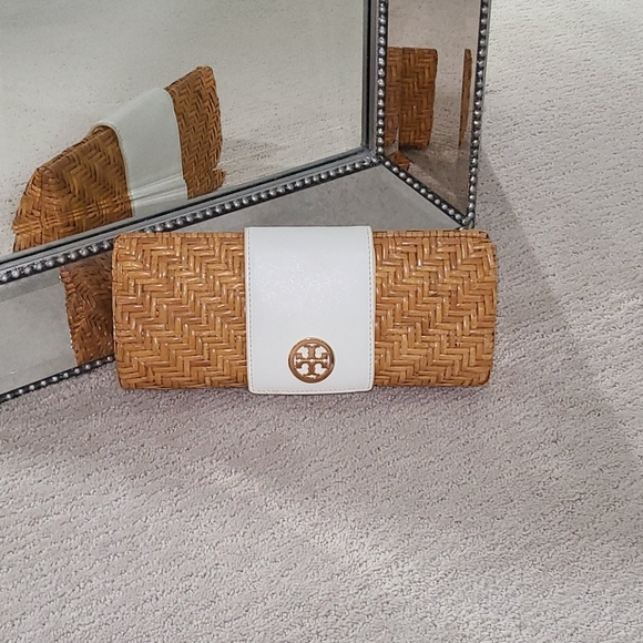Tory Burch Handbags - Tory Burch Rattan & Leather Clutch